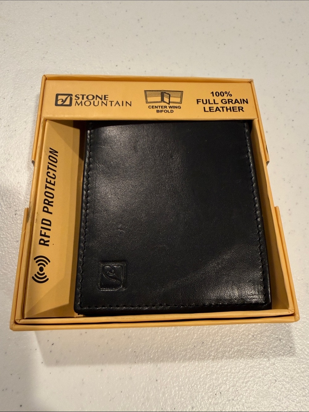 Stone Mountain Accessories Black Leather RFID Bifold Card Wallet